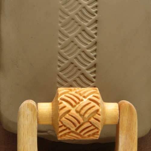MKM RM-008 Medium Handle Roller – Basket Weave