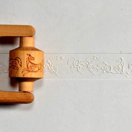 MKM RM-031 Medium Handle Roller – Wild Horses